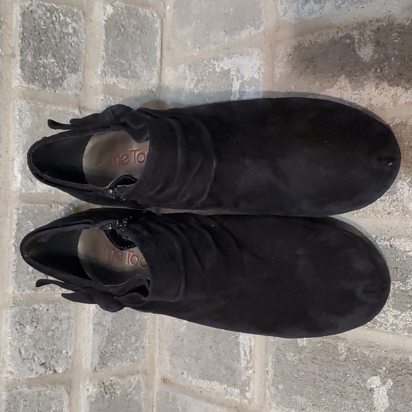 Me Too Black Heels Size 8 Leather Uppers Suade Feel Shoes Womens - Picture 2 of 12